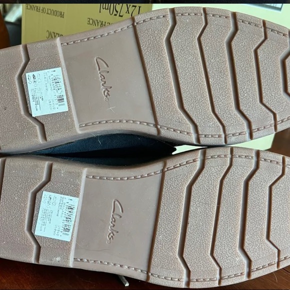 Clarck shoes (never used) in blue suede (size 9 1/2 MEN) - Picture 5 of 6